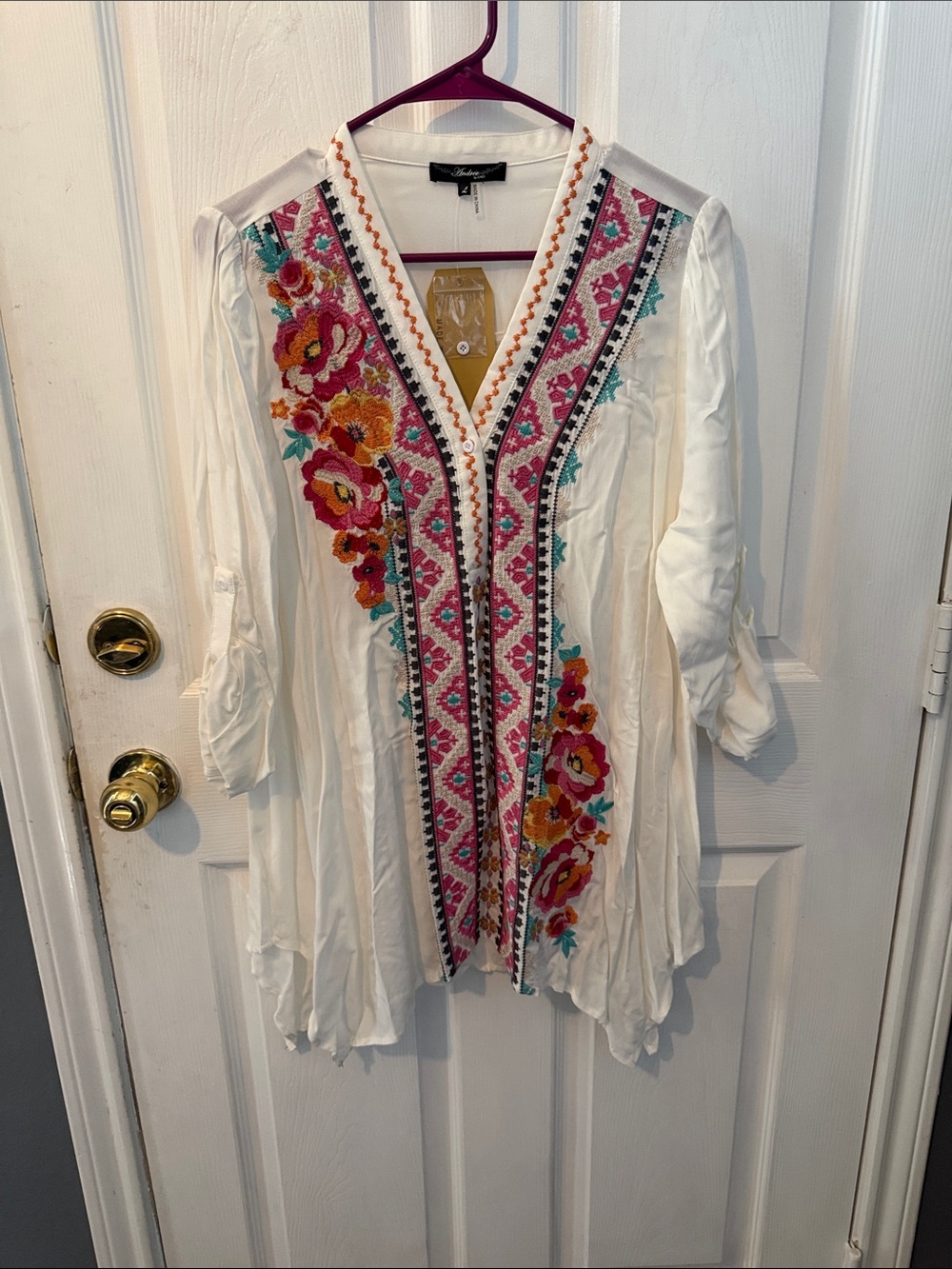 Andree by Unit. White Tunic with Pink and Orange Floral Embroidery. NWT size Lg